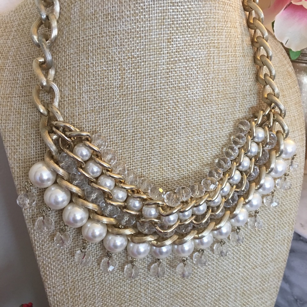 Gorgeous Pearl Beaded Bib Necklace